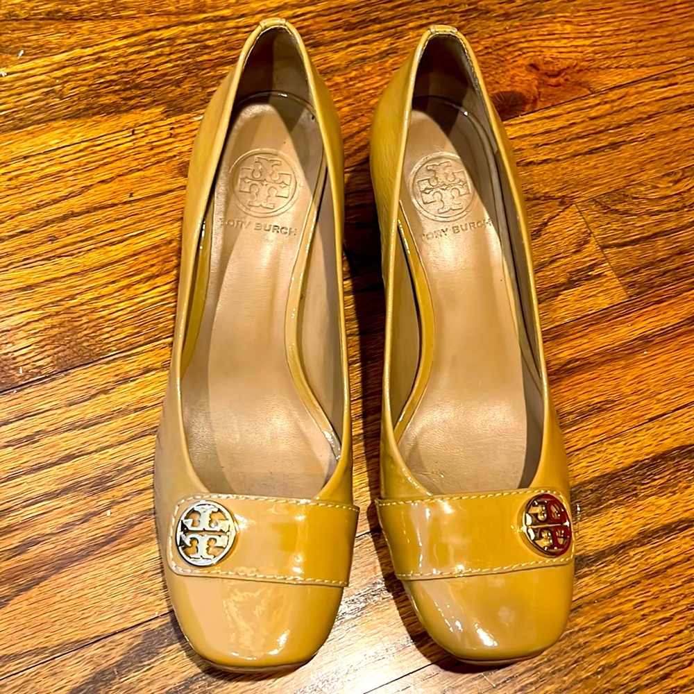 Tory Burch size 7.5 Ashlee-Patent calf/naplak 
Sand-251